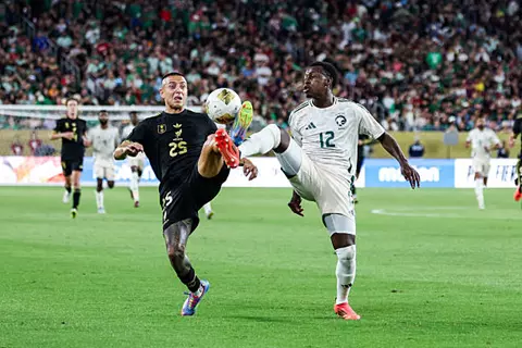 منتخب السعودية يخسر بثنائية أمام المكسيك ويودع بطولة الكأس الذهبية (فيديو)